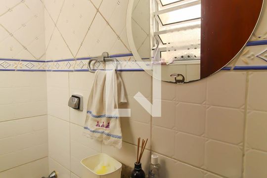 Lavabo de casa à venda com 3 quartos, 175m² em Vila Canero, São Paulo