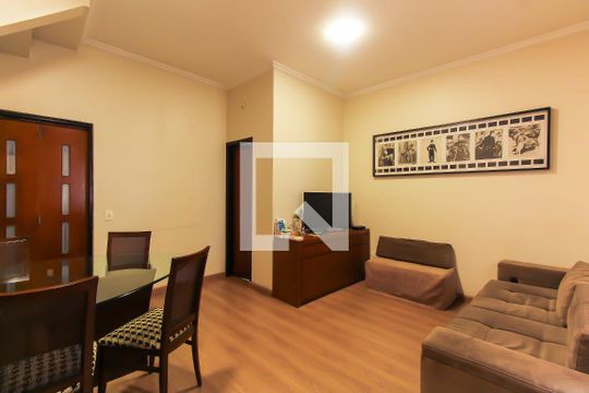 Casa à venda com 3 quartos, 175m² em Vila Canero, São Paulo