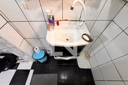 Banheiro edícula de casa à venda com 3 quartos, 95m² em Utinga, Santo André