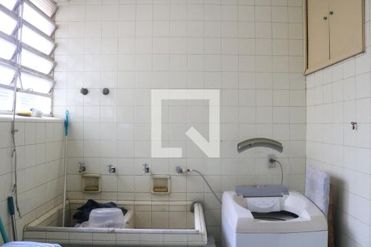 Área de Serviço de casa para alugar com 5 quartos, 584m² em Alto da Lapa, São Paulo