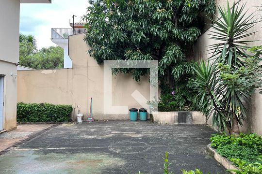Quintal de casa para alugar com 5 quartos, 584m² em Alto da Lapa, São Paulo