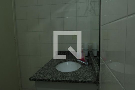 Banheiro de apartamento à venda com 3 quartos, 65m² em Jaguaribe, Osasco