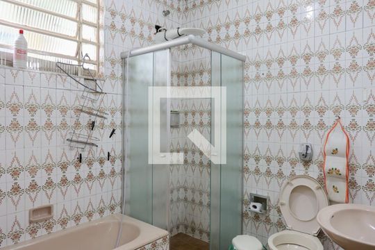 Banheiro social de casa para alugar com 2 quartos, 300m² em Santana, São Paulo