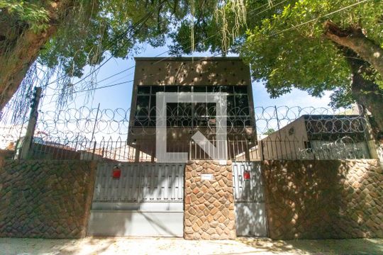 Fachada de casa à venda com 6 quartos, 230m² em Fonseca, Niterói