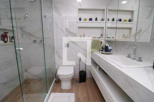 Banheiro da Suíte de apartamento à venda com 3 quartos, 200m² em Jardim Guanabara, Rio de Janeiro