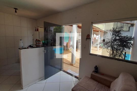 Sala de casa para alugar com 8 quartos, 300m² em Santa Mônica, Uberlândia