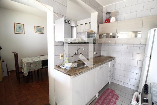 Cozinha de casa para alugar com 8 quartos, 300m² em Santa Mônica, Uberlândia