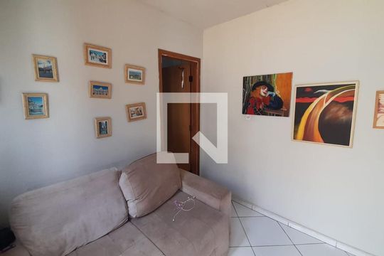 Casa para alugar com 8 quartos, 300m² em Santa Mônica, Uberlândia