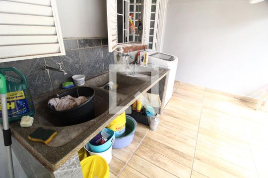 Área de Serviço de casa para alugar com 8 quartos, 300m² em Santa Mônica, Uberlândia
