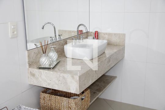 Banheiro do Quarto 4 de casa de condomínio à venda com 4 quartos, 440m² em Condomínio Vista Alegre, Vinhedo