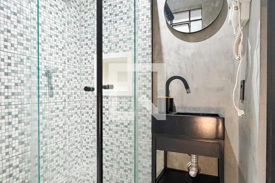 Banheiro de apartamento à venda com 1 quarto, 44m² em Centro Histórico de São Paulo, São Paulo