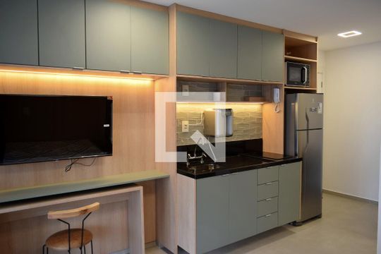 Cozinha de kitnet/studio para alugar com 1 quarto, 29m² em Sumarezinho, São Paulo