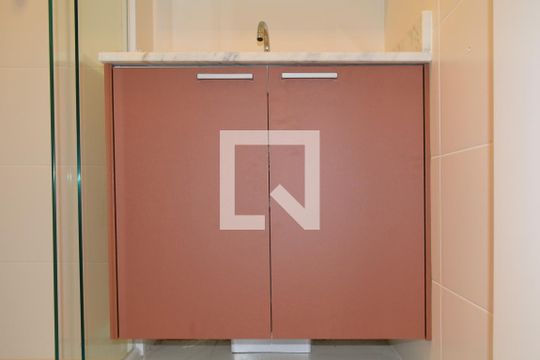 Banheiro de kitnet/studio para alugar com 1 quarto, 29m² em Sumarezinho, São Paulo