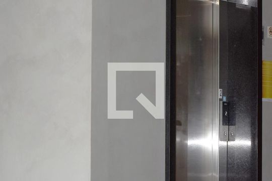 Elevador de kitnet/studio para alugar com 1 quarto, 29m² em Sumarezinho, São Paulo