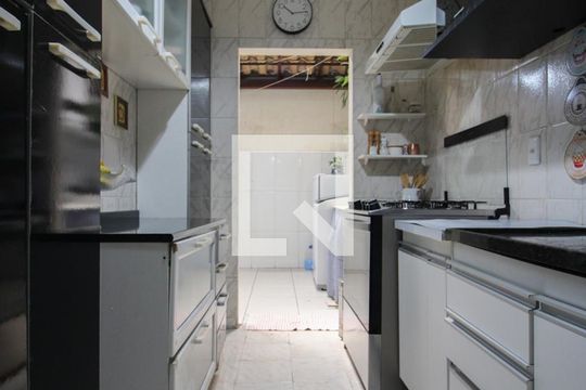 Cozinha de casa à venda com 2 quartos, 81m² em Santa Amelia, Belo Horizonte