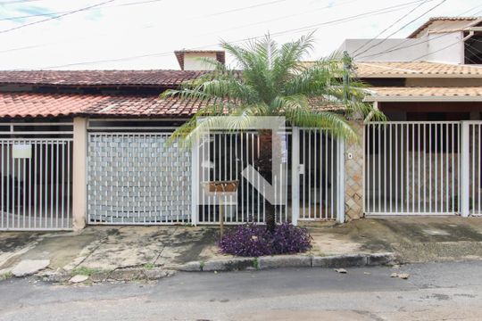 Fachada de casa à venda com 2 quartos, 81m² em Santa Amelia, Belo Horizonte