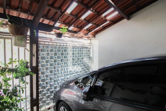 Garagem de casa à venda com 2 quartos, 81m² em Santa Amelia, Belo Horizonte