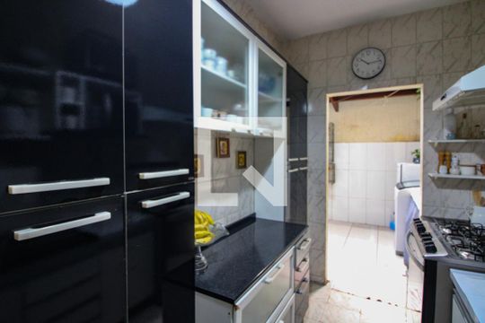 Cozinha de casa à venda com 2 quartos, 81m² em Santa Amelia, Belo Horizonte