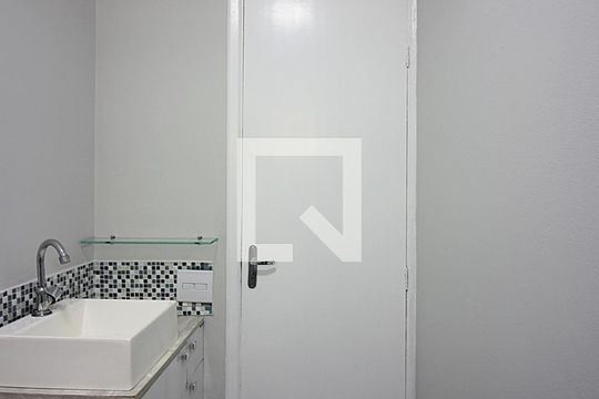 Banheiro Social de apartamento à venda com 2 quartos, 52m² em Santa Terezinha, São Bernardo do Campo