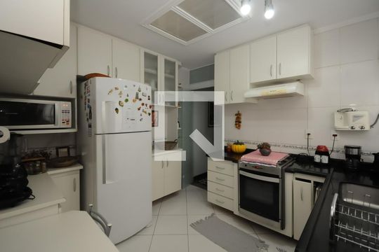 Cozinha  de casa à venda com 3 quartos, 179m² em Parque Terra Nova, São Bernardo do Campo