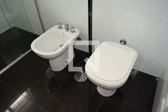 Banheiro de casa para alugar com 3 quartos, 120m² em Pinheiros, São Paulo