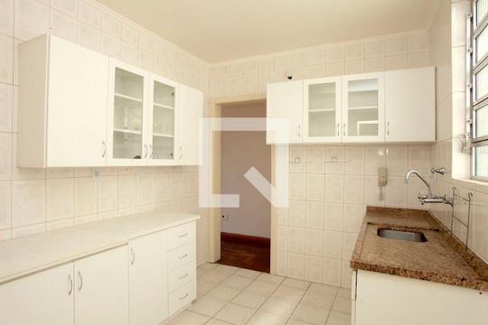 Cozinha + Área de Serviço de apartamento à venda com 3 quartos, 72m² em Higienópolis, Porto Alegre