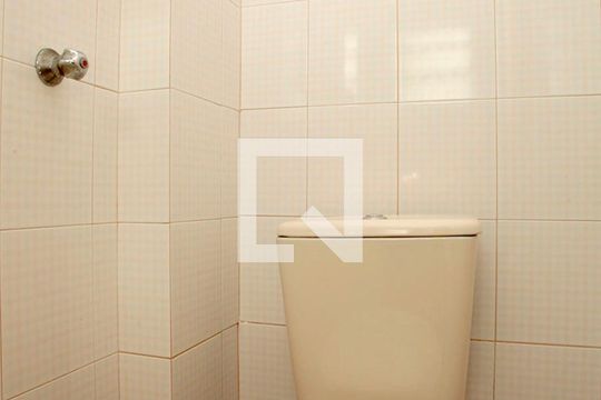 Banheiro 1 Quarto Suíte de apartamento à venda com 3 quartos, 72m² em Higienópolis, Porto Alegre