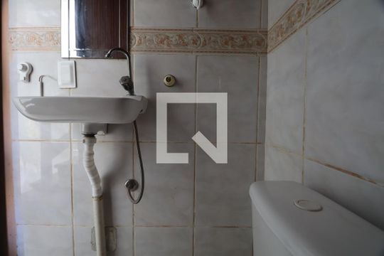 Lavabo de casa de condomínio à venda com 2 quartos, 88m² em Rio Branco, Canoas