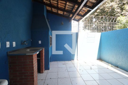 área externa de casa de condomínio à venda com 2 quartos, 88m² em Rio Branco, Canoas