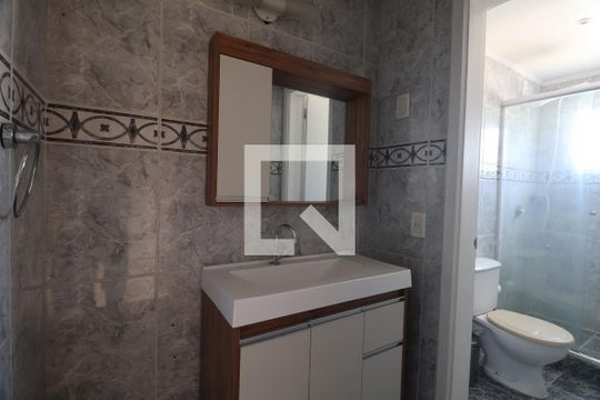 Banheiro de casa de condomínio à venda com 2 quartos, 88m² em Rio Branco, Canoas