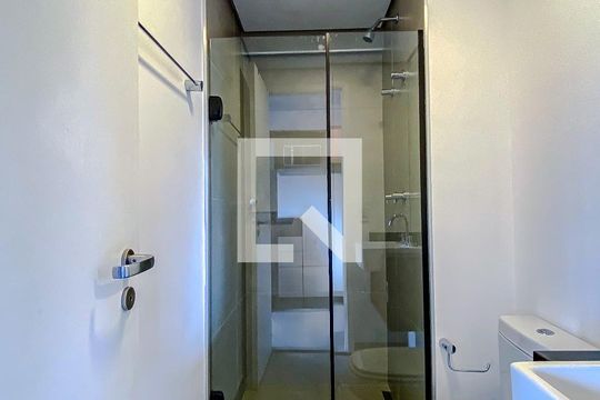 Banheiro de kitnet/studio para alugar com 1 quarto, 16m² em Vila Mariana, São Paulo