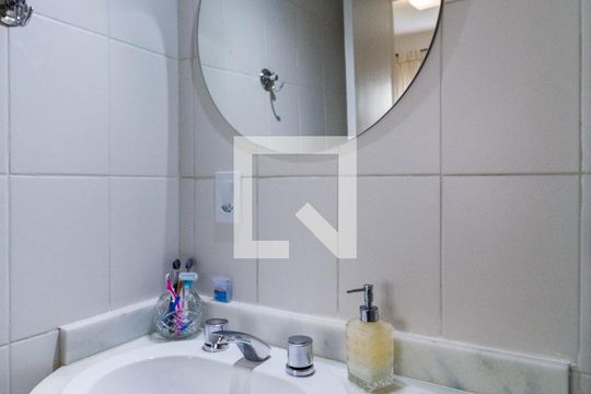 Banheiro da Suíte 1 de casa de condomínio à venda com 2 quartos, 140m² em Real Parque, São Paulo