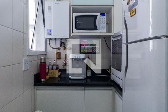 Cozinha de casa de condomínio à venda com 2 quartos, 140m² em Real Parque, São Paulo