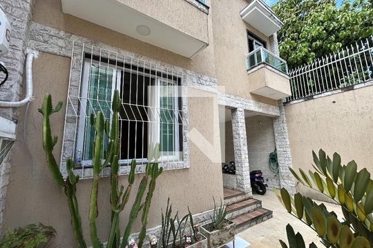 Fachada de casa à venda com 5 quartos, 187m² em Méier, Rio de Janeiro