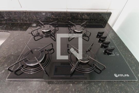 Cozinha de apartamento à venda com 2 quartos, 42m² em Vila Carmosina, São Paulo