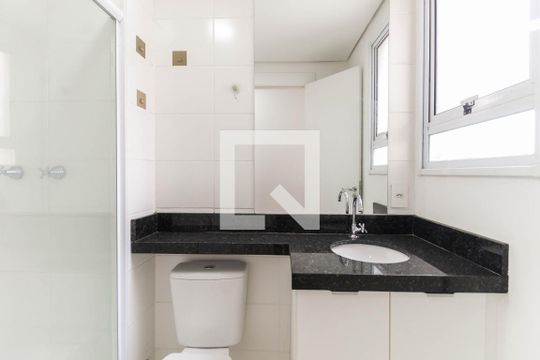 Banheiro de apartamento à venda com 2 quartos, 42m² em Vila Carmosina, São Paulo