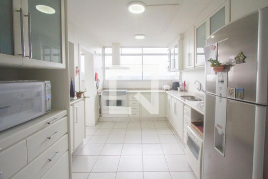 Cozinha de apartamento à venda com 3 quartos, 216m² em Jardim Santo Amaro, São Paulo
