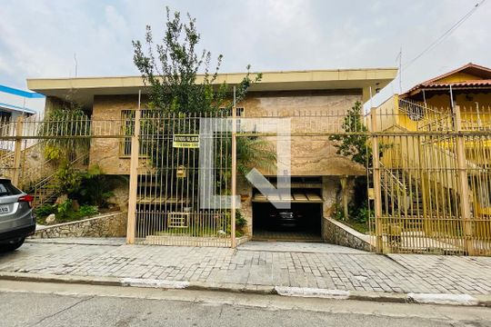 Fachada de casa à venda com 3 quartos, 505m² em Vila Galvão, Guarulhos