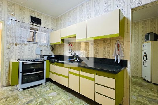 Cozinha de casa à venda com 3 quartos, 505m² em Vila Galvão, Guarulhos
