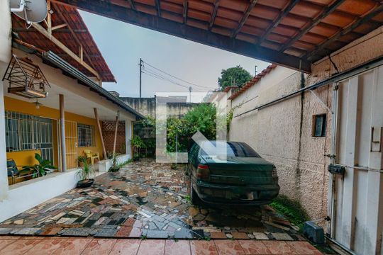 Garagem - entrada de casa para alugar com 5 quartos, 540m² em Nova Barroca, Belo Horizonte