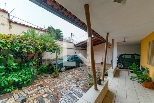 Garagem - entrada de casa para alugar com 5 quartos, 540m² em Nova Barroca, Belo Horizonte