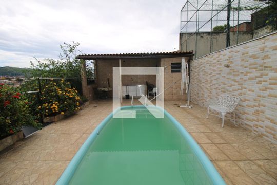 Piscina de casa à venda com 2 quartos, 600m² em Irajá, Rio de Janeiro