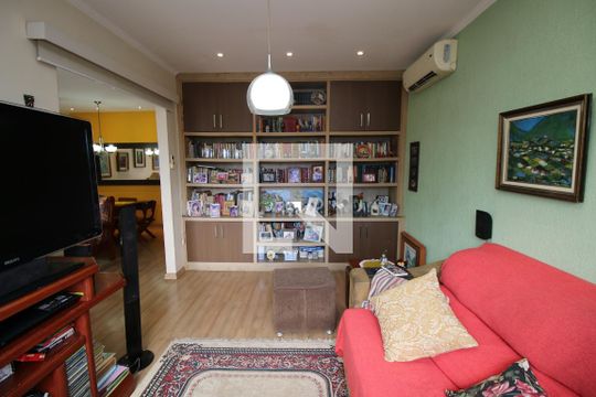 Sala de TV de casa à venda com 2 quartos, 600m² em Irajá, Rio de Janeiro