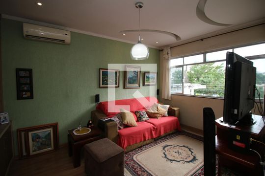 Sala de TV de casa à venda com 2 quartos, 600m² em Irajá, Rio de Janeiro