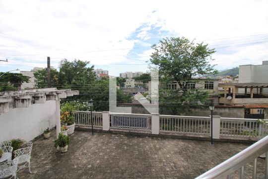 Vista da Sala de TV de casa à venda com 2 quartos, 600m² em Irajá, Rio de Janeiro
