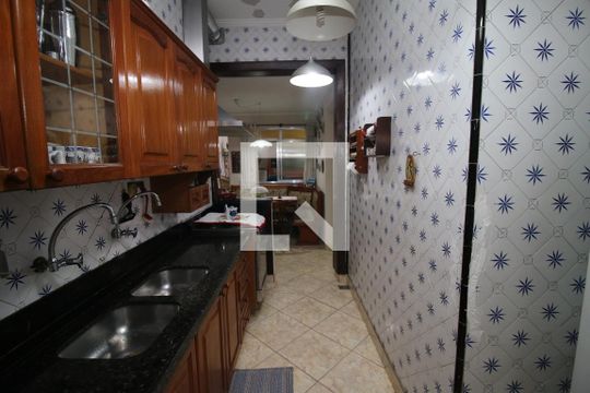 Cozinha de casa à venda com 2 quartos, 600m² em Irajá, Rio de Janeiro