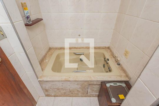 Banheiro da Suíte de apartamento para alugar com 3 quartos, 136m² em Cambuci, São Paulo