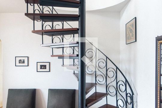 Escada de apartamento à venda com 2 quartos, 113m² em Mirandópolis, São Paulo