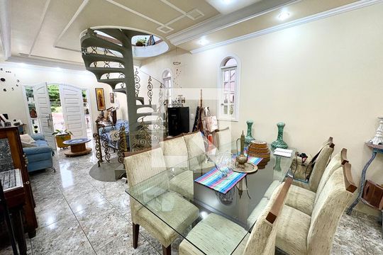 Casa à venda com 3 quartos, 213m² em Jardim Sao Vicente, Jundiaí