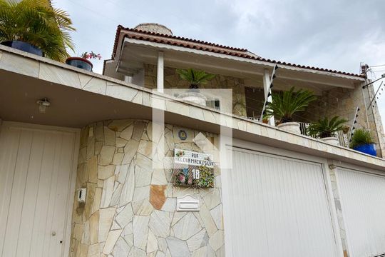 Fachada de casa à venda com 3 quartos, 213m² em Jardim Sao Vicente, Jundiaí